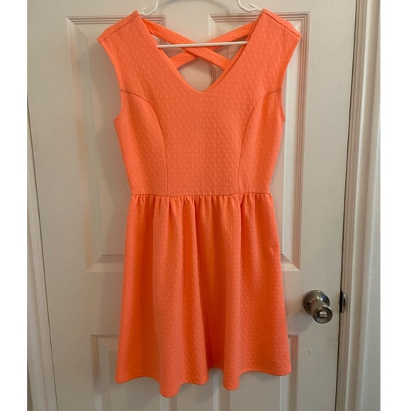 Peach color summer cross back dress, size medium - Picture 1 of 2
